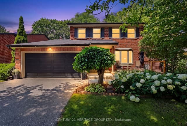 Detached at 214 Lancaster Avenue, Newmarket, ON L3Y 5X2