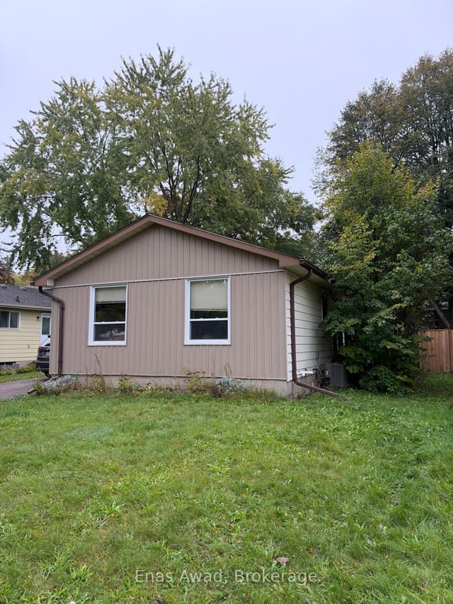 Detached at 70 Churchill Street, Waterloo, ON N2L 2X2