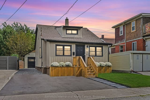 Detached at 4686 Third Avenue, Niagara Falls, ON L2E 4L5