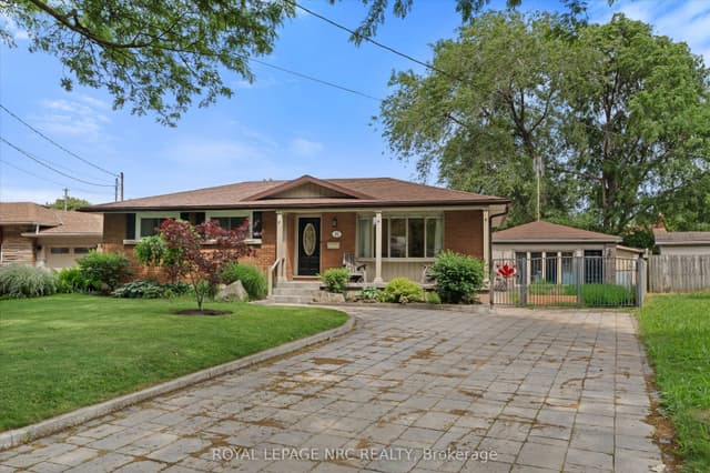 Detached at 10 Wakelin Terrace, St. Catharines, ON L2M 4K3