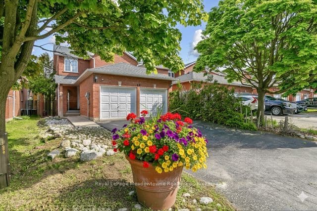 Att/Row/Townhouse at 44 Corbett Street, Cambridge, ON N1T 1V5