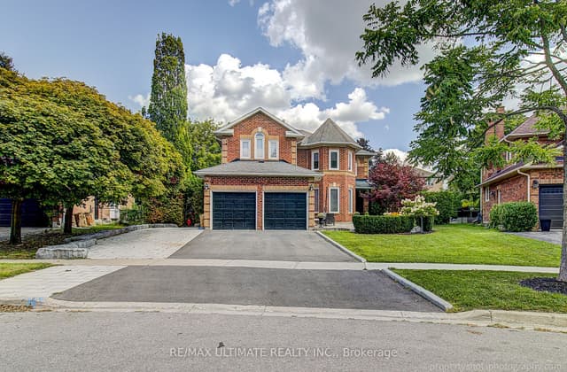 Detached at 351 Fairway Gardens, Newmarket, ON L3X 1B4