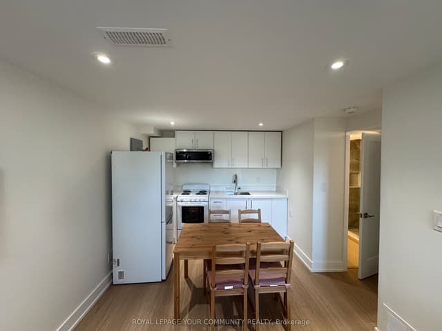 Detached at 145 Harrison Drive Lower 1, Newmarket, ON L3Y 4P5