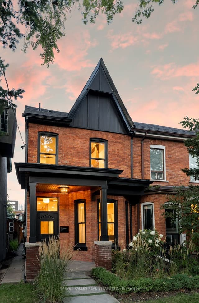 Att/Row/Townhouse at 71 Robert Street, Toronto, ON M5S 2K4, Toronto C01