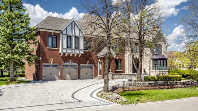 Detached at 2 Cortina Court N, Richmond Hill, ON L4B 2G8