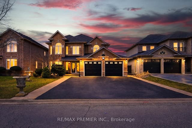 Detached at 16 St Michele Place, Vaughan, ON L4H 1H3