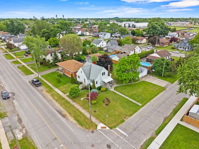 Detached at 230 Wellington Street, Port Colborne, ON L3K 2K2