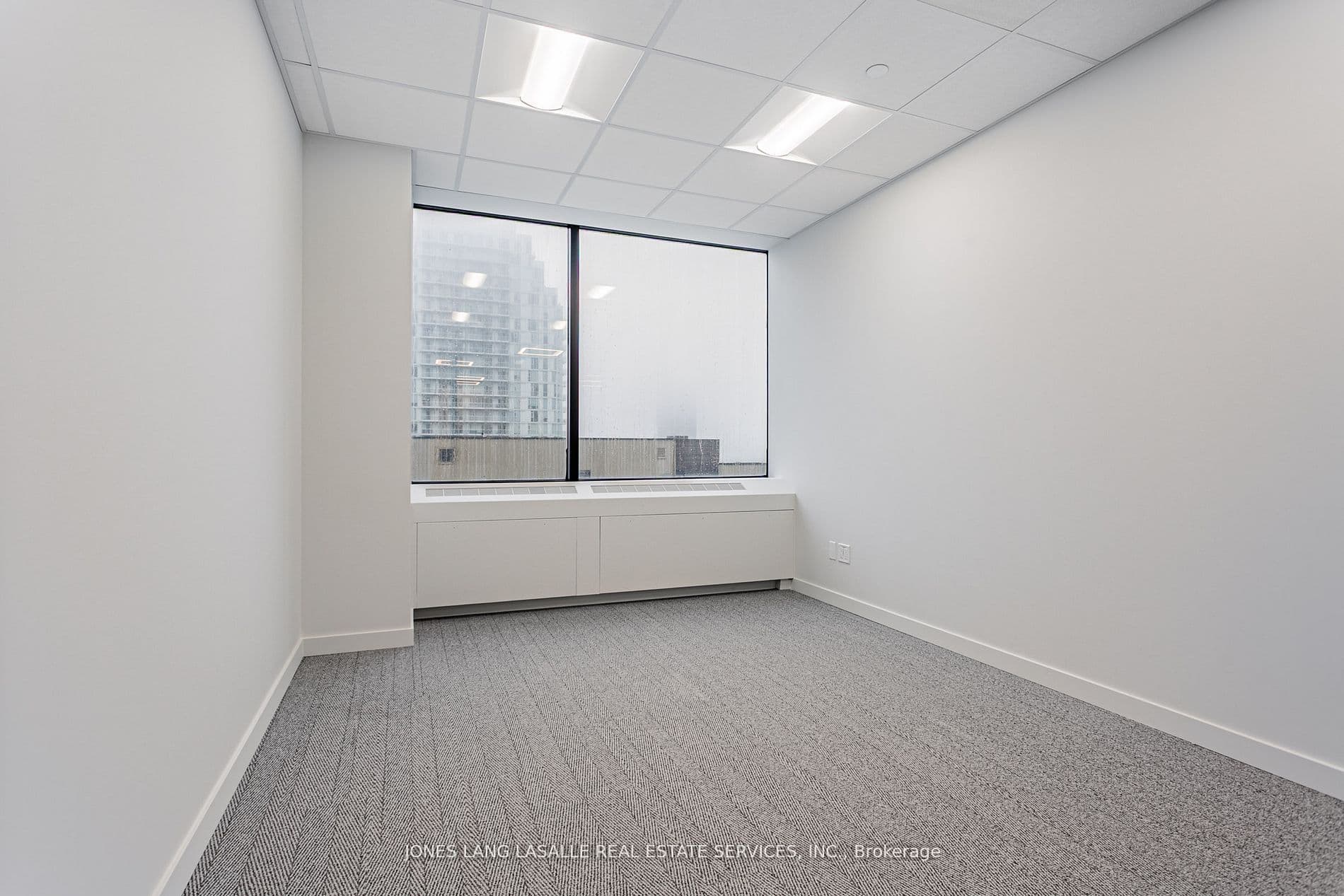 Unit 1112, Unit 1112 · 20 Eglinton Ave W