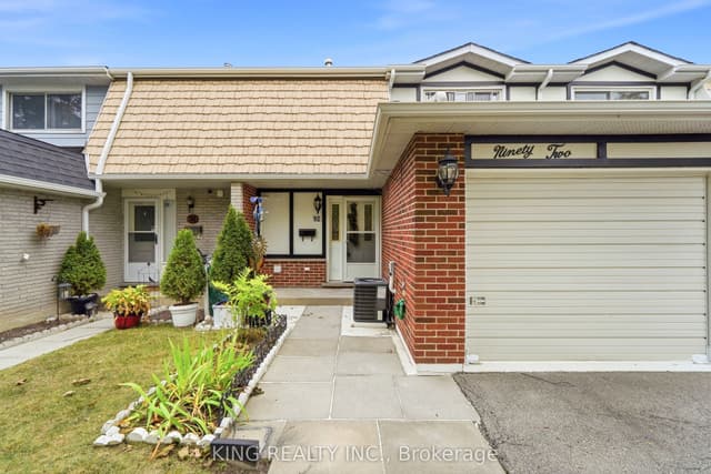 Condo Townhouse at 92 St Andrews Drive 92, Hamilton, ON L8K 6H4