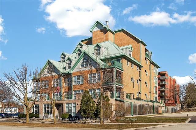 Leasehold Condo at 19 Lake Avenue S 303, Hamilton, ON L8G 2V1