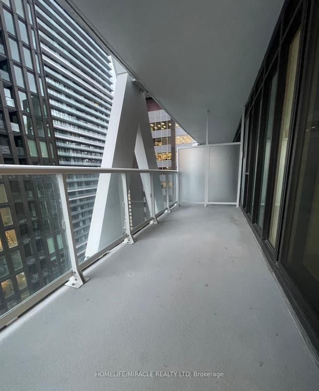 Condo Apartment at 230 Simcoe Street 2421, Toronto, ON M5T 0G7, Toronto C01