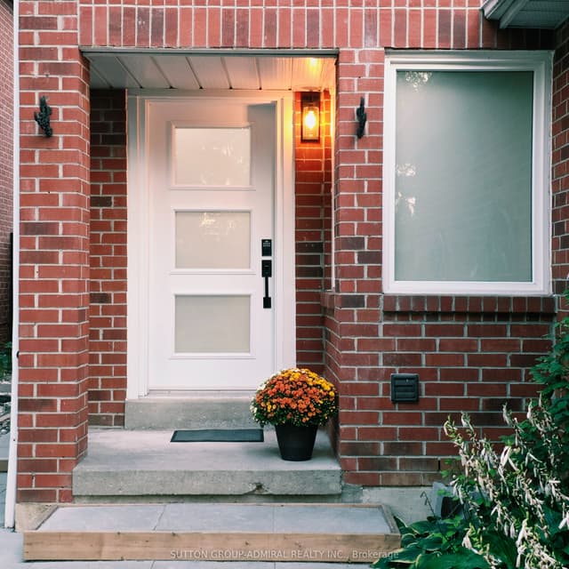 Detached at 33 Tresher Court, Ajax, ON L1T 2N3
