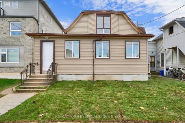 Duplex at 27 Oakdale Avenue Apartment B, St. Catharines, ON L2P 2B8