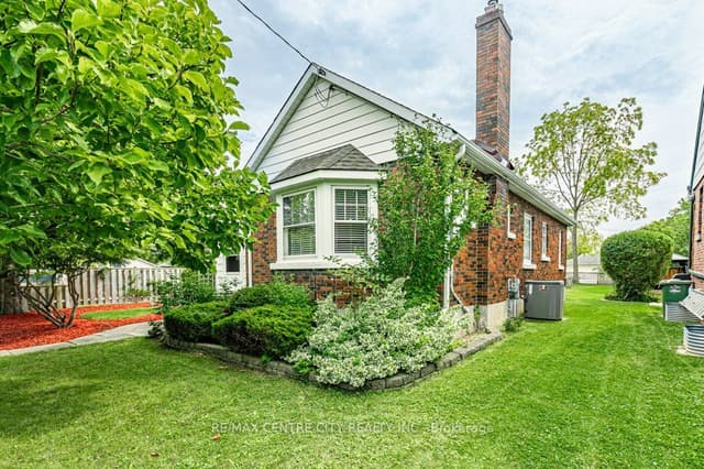 Detached at 123 1/2 Myrtle Street, St. Thomas, ON N5R 2G2