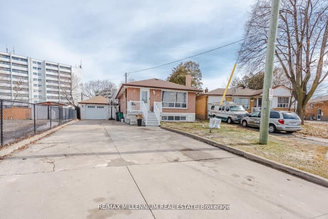 Detached at 13 Cumberland Drive, Brampton, ON L6V 1W5