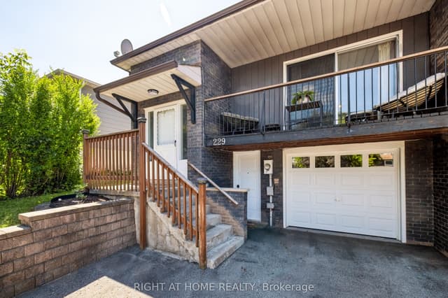 Semi-Detached at 229 Britannia Avenue, Bradford West Gwillimbury, ON L3Z 1A4