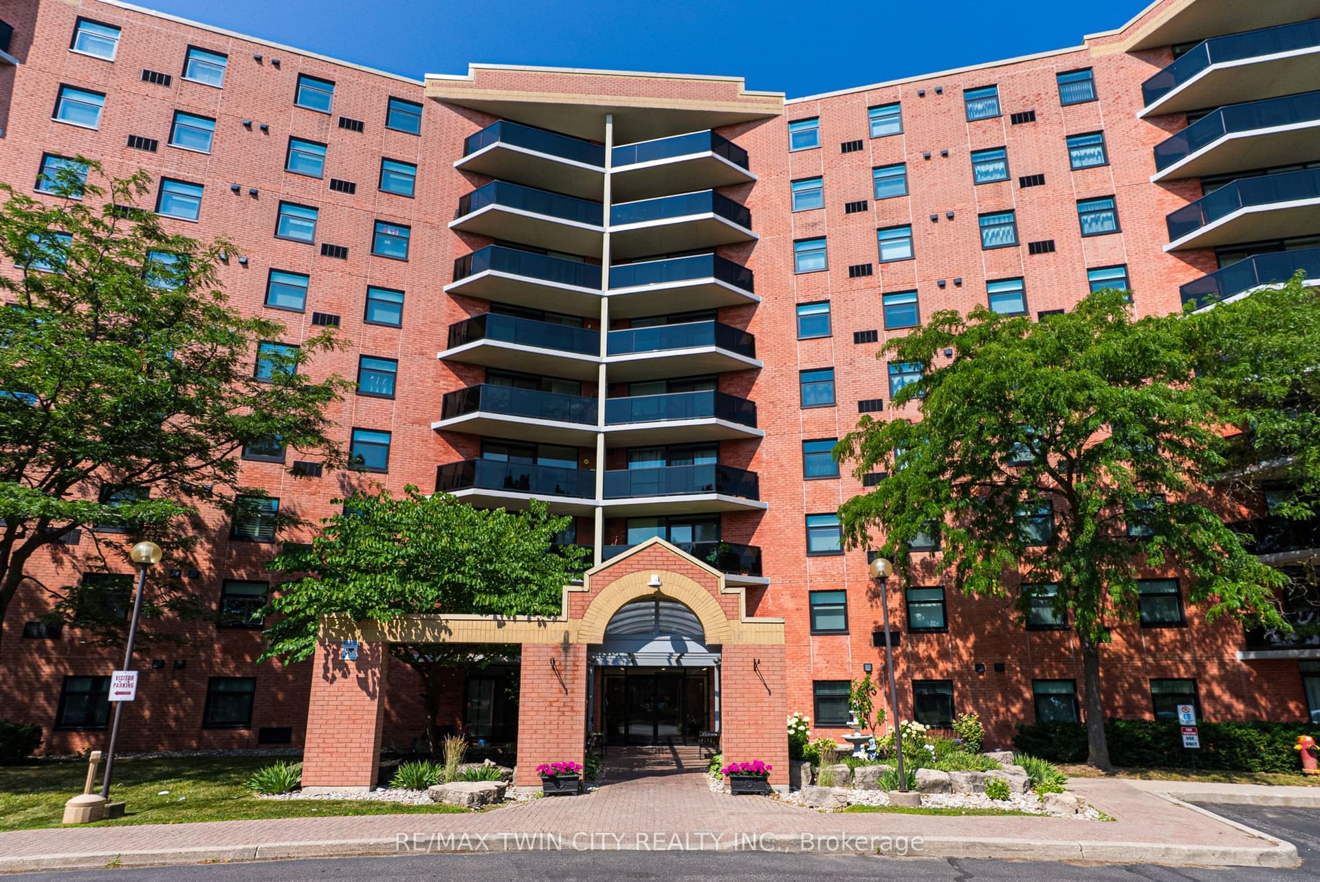 Suite 905 · Floor 9, Unit 905 · 9 Bonheur Crt