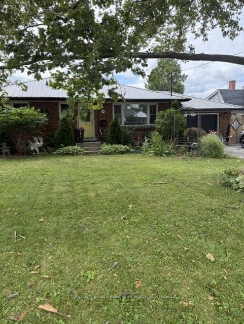 Detached at 560 Carlton Street E, St. Catharines, ON L2M 4X7