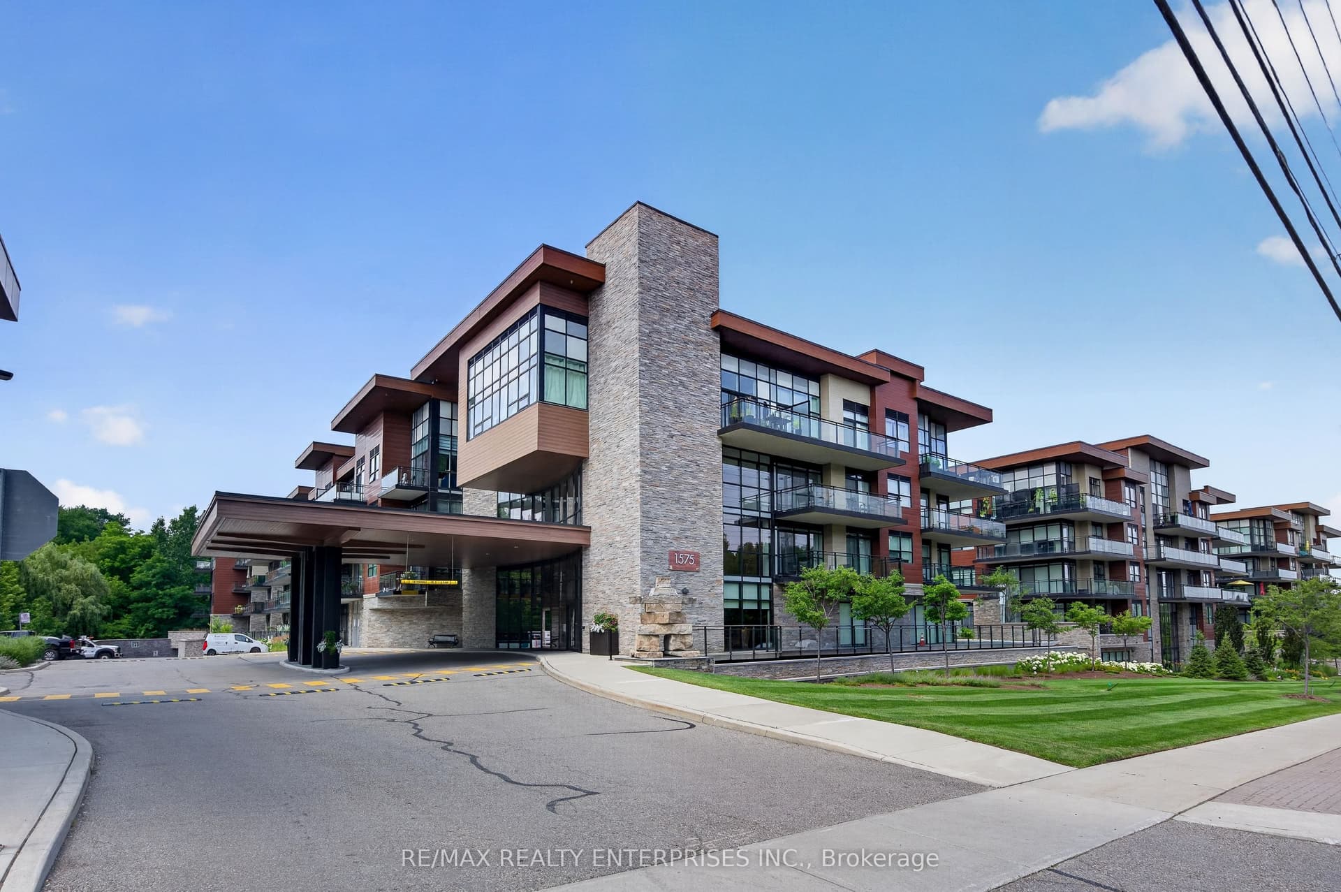 Suite 457 · Floor 4, Unit 457 · 1575 Lakeshore Rd W