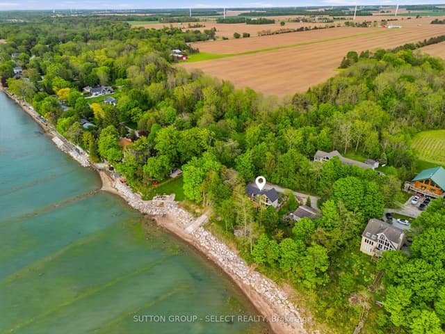 Detached at 5284 Cliff Road, Lambton Shores, ON N0N 1J7