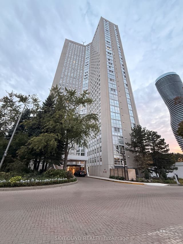Condo Apartment at 3650 Kaneff Crescent 3106, Mississauga, ON L5A 4A1