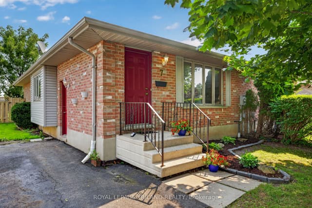 Semi-Detached at 7 Fanjoy Drive, St. Thomas, ON N5R 6B2
