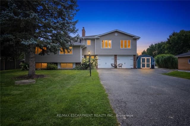 Detached at 9793 Dickenson Road W, Hamilton, ON L0R 1W0