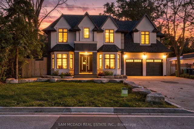 Detached at 1897 Balsam Avenue, Mississauga, ON L5J 1L3