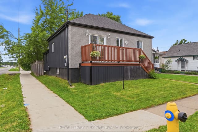 Detached at 24 Alexandra Boulevard, St. Catharines, ON L2P 1J7