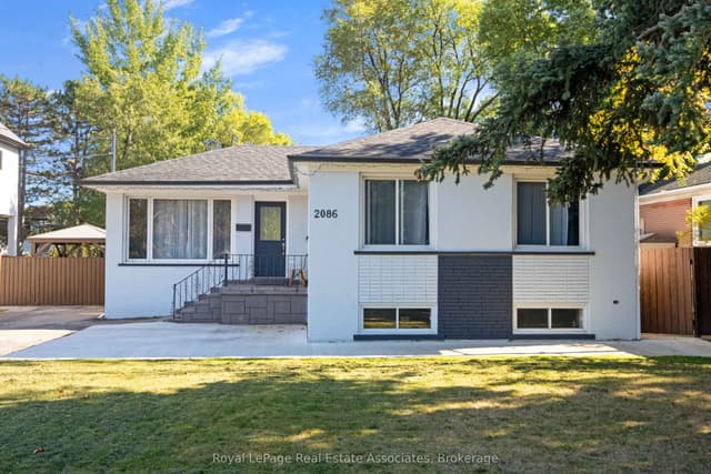 Detached at 2086 Bridge Road, Oakville, ON L6L 2E9