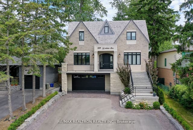 Detached at 809 Fairview Avenue, Pickering, ON L1W 1M7