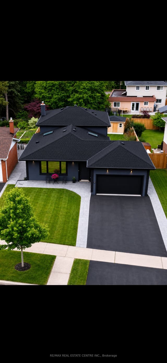 Detached at 3158 Valmarie Avenue, Mississauga, ON L5C 2A2