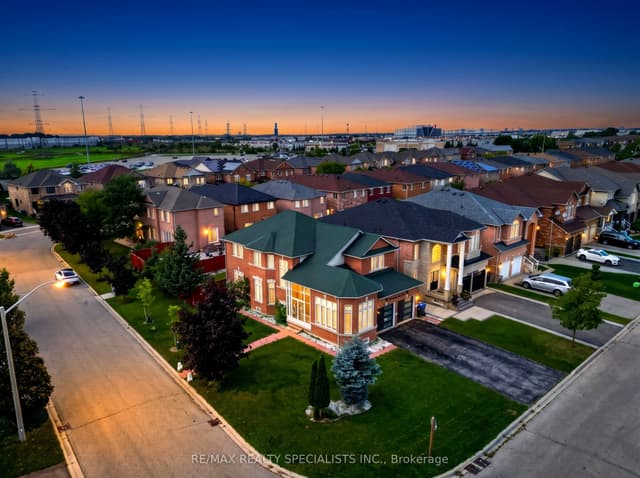 Detached at 3463 Crimson King Circle, Mississauga, ON L5N 8M9