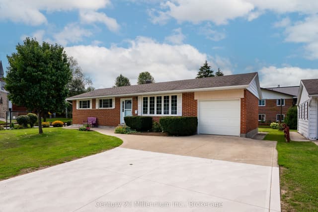 Detached at 466 7th Avenue E, Owen Sound, ON N4K 2X4