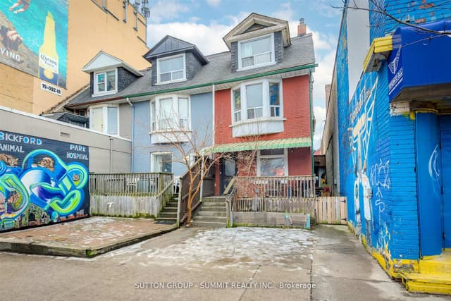 Att/Row/Townhouse at 811 Bloor Street W, Toronto, ON M6G 1L8, Toronto C01