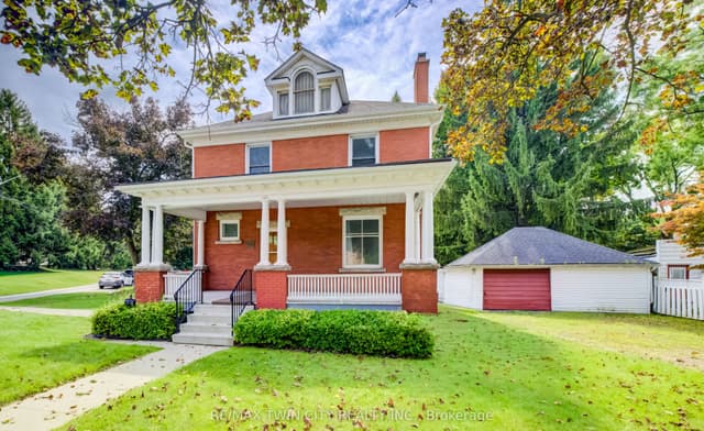 Detached at 211 Main Street, Cambridge, ON N1R 1X1