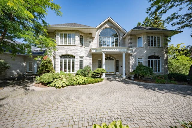 Detached at 14 Alm Court, Aurora, ON L4G 6W7