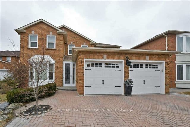 Detached at 9 Hyde Park Drive, Richmond Hill, ON L4B 1V3