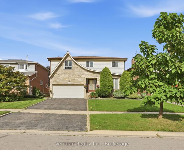 Detached at 2393 Carlanne Place, Mississauga, ON L5C 3H5