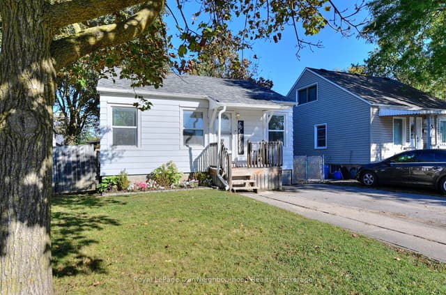 Detached at 760 New Romaine Street, Peterborough, ON K9J 2E9