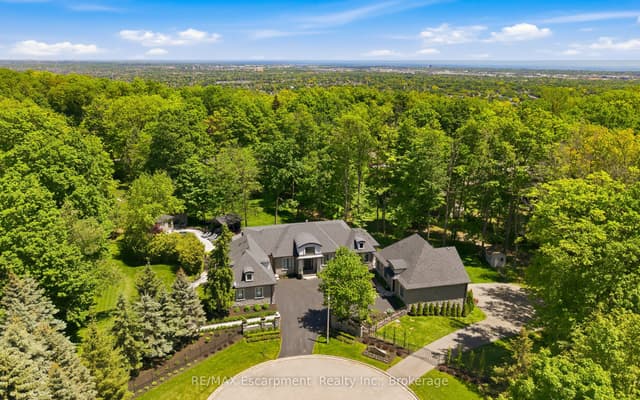 Detached at 3205 Highpoint Court, Burlington, ON L7P 0P9