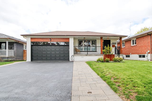 Detached at 3302 Cardross Road, Mississauga, ON L4X 2N2