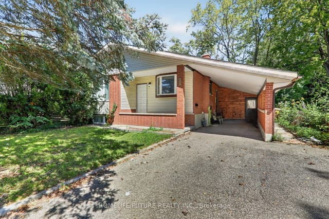 Detached at 7 Cardill Crescent Room A, Waterloo, ON N2L 3Y7