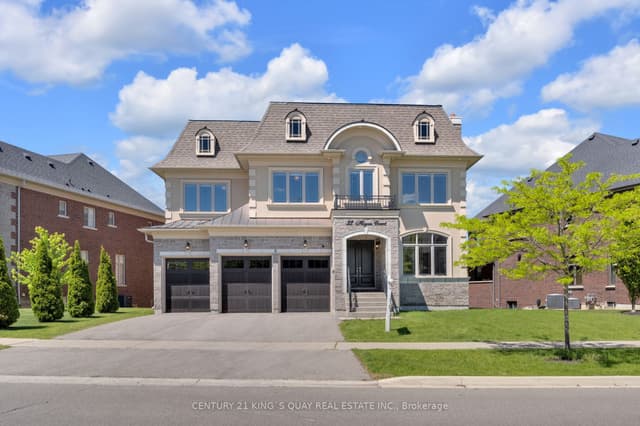 Detached at 32 Hogan Court, King, ON L7B 0M1