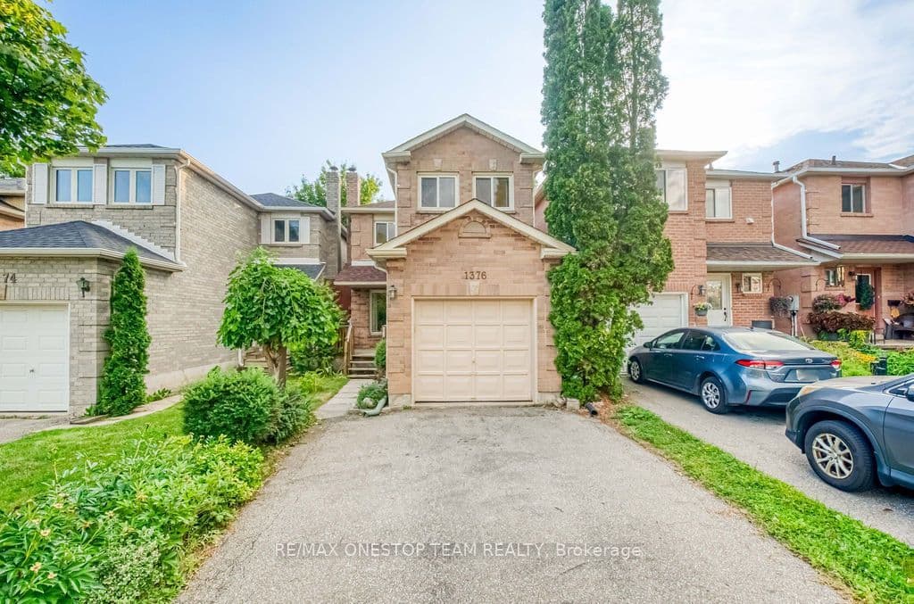 1376 Hazel Mccleary Drive in L6J