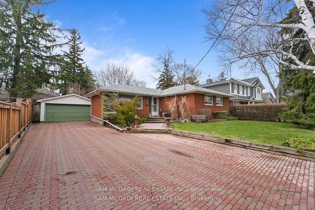 Detached at 2470 Meadowood Crescent, Oakville, ON L6L 1V6