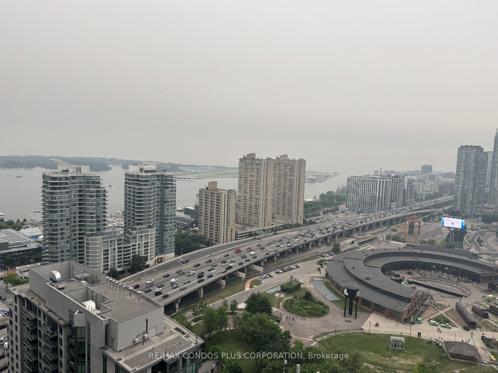 Suite 3712 · Floor 37, Unit 3712 · 30 Grand Trunk Cres