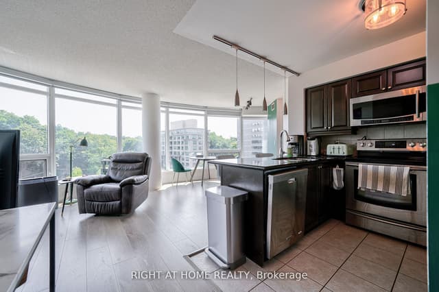 Condo Apartment at 18 Valley Woods Road 813, Toronto, ON M3A 0A1, Toronto C13