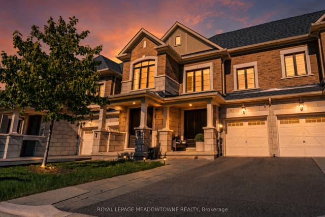 Att/Row/Townhouse at 8 Angelfish Road, Brampton, ON L7A 5C5