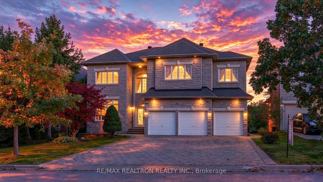 Detached at 15 Ridgley Court, Richmond Hill, ON L4B 4N3